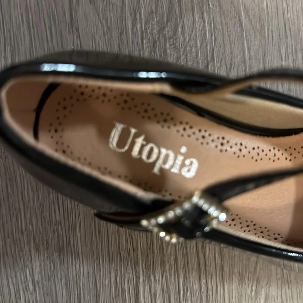 UTOPIA GIRLS BLACK FAUX PATTEN LEATHER LOW HEELS WITH RHINESTONE BUCKLES